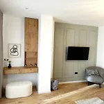 Apartman Go By Olympic Gardens *