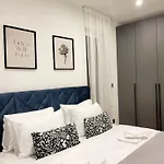 Apartman Go By Olympic Gardens *