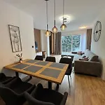 Apartman Go By Olympic Gardens