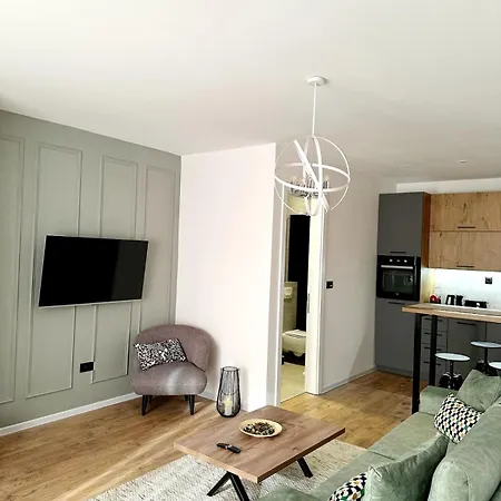 Apartman Go By Olympic Gardens *