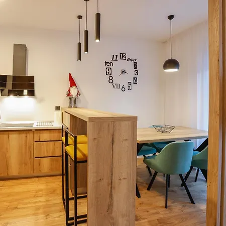 Apartman Go By Olympic Gardens *