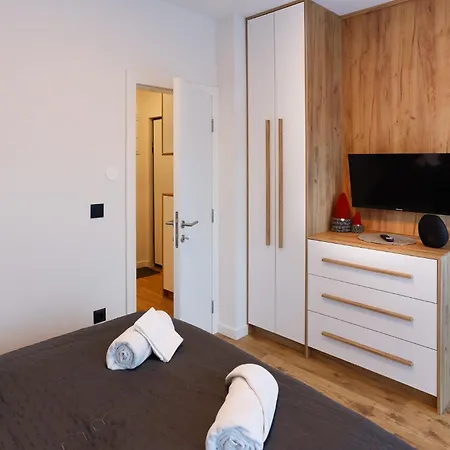 Go By Olympic Gardens Apartment *