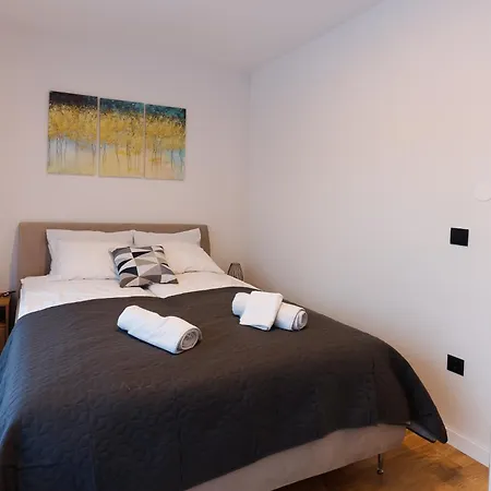 Go By Olympic Gardens Apartment *