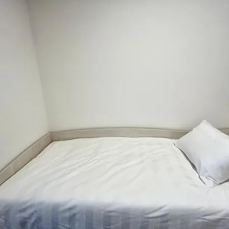 Go By Olympic Gardens Apartment