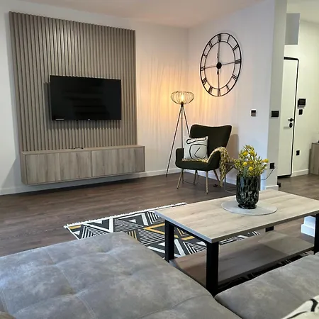 Go By Olympic Gardens Apartment *